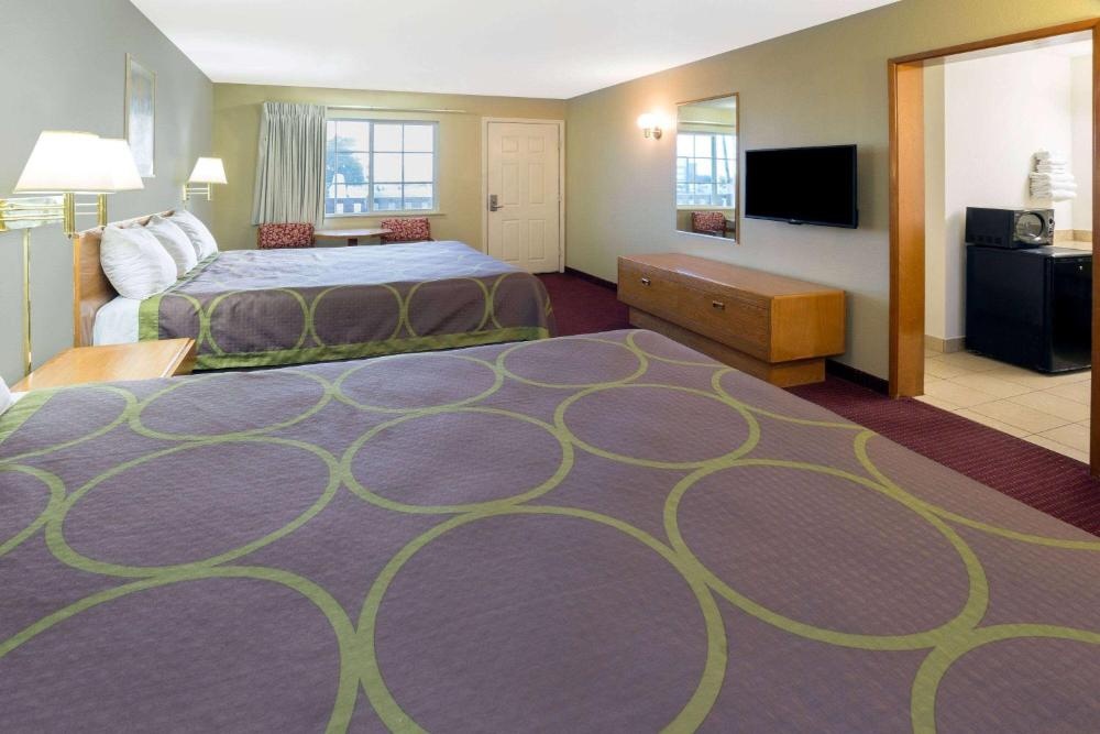 Super 8 by Wyndham Crescent City Main image